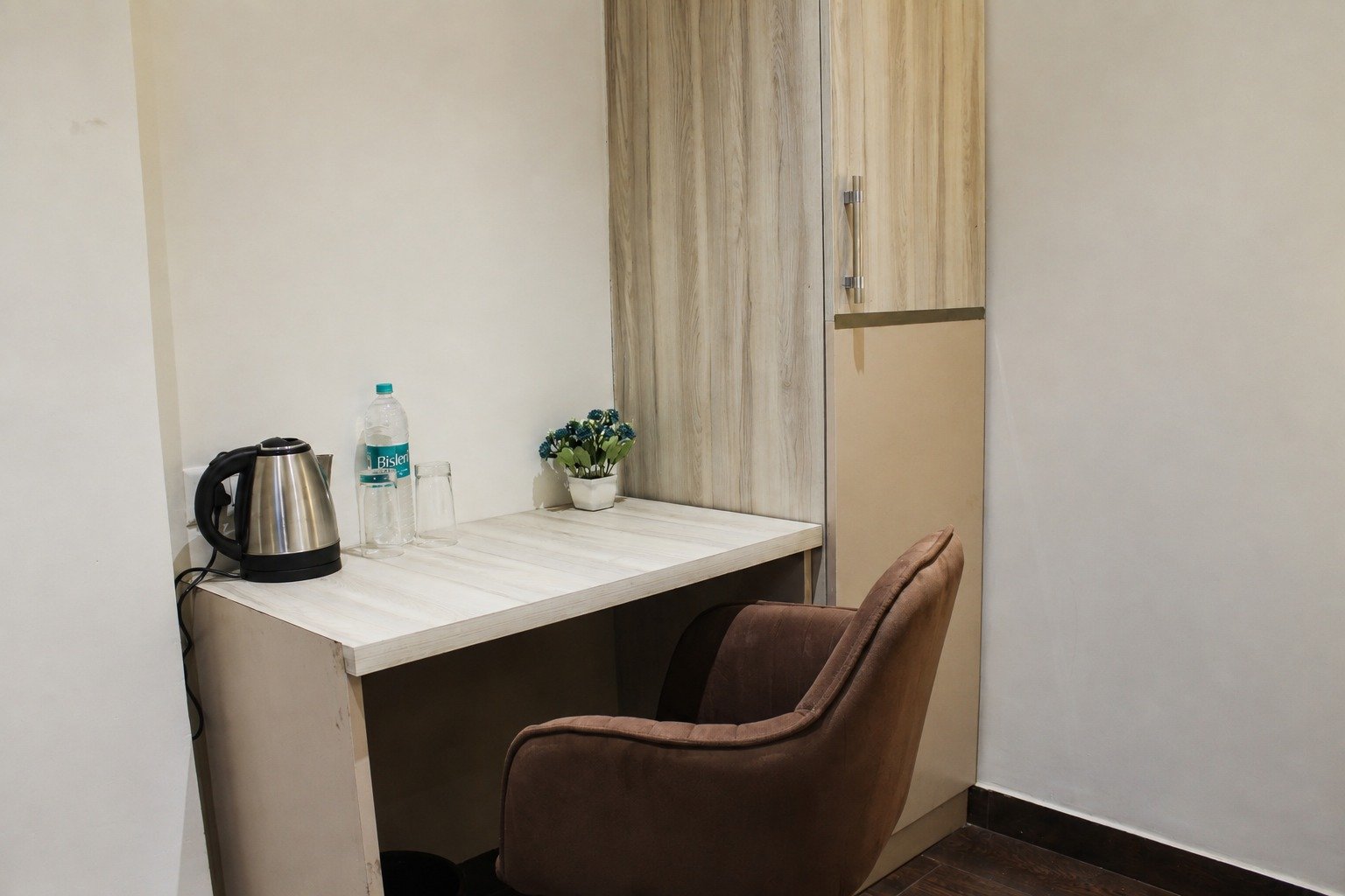 Room kettle and desk